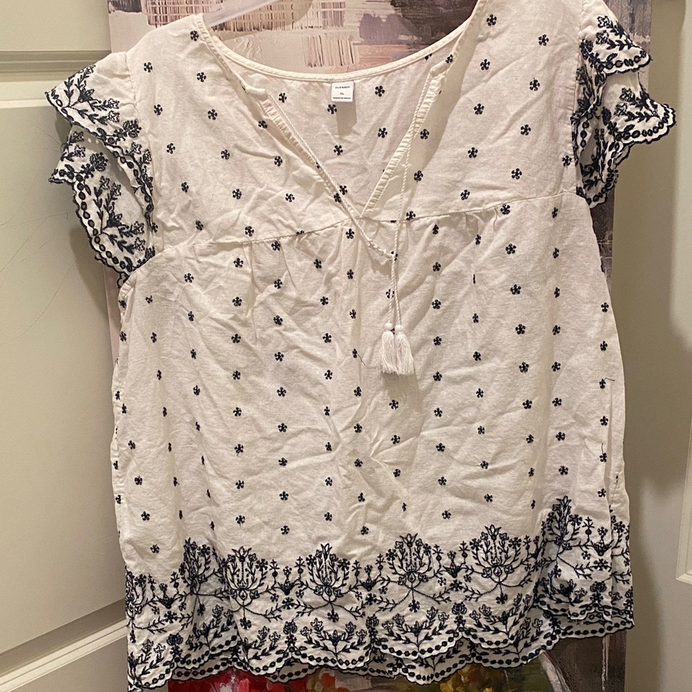 Old Navy White and Navy Embroidered Blouse - Picture 3 of 5